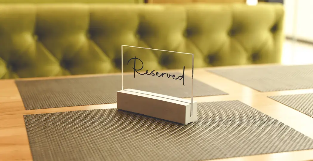 Doğal Ahşap Tabanlı Pleksi İsimlik